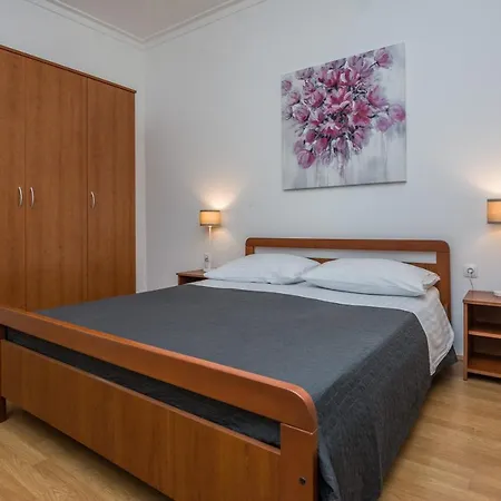 Royal Choice With Pool Apartment
