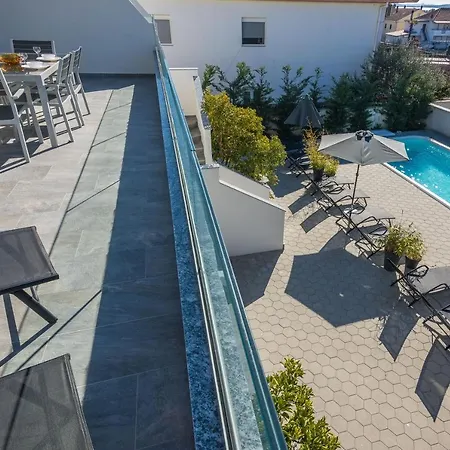 Royal Choice With Pool דירה