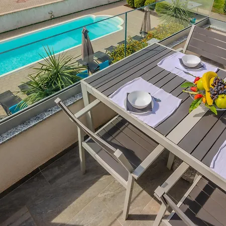 Apartment Royal Choice With Pool