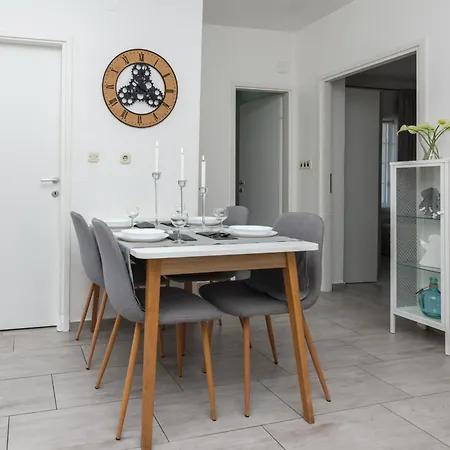 Royal Choice With Pool Apartament *