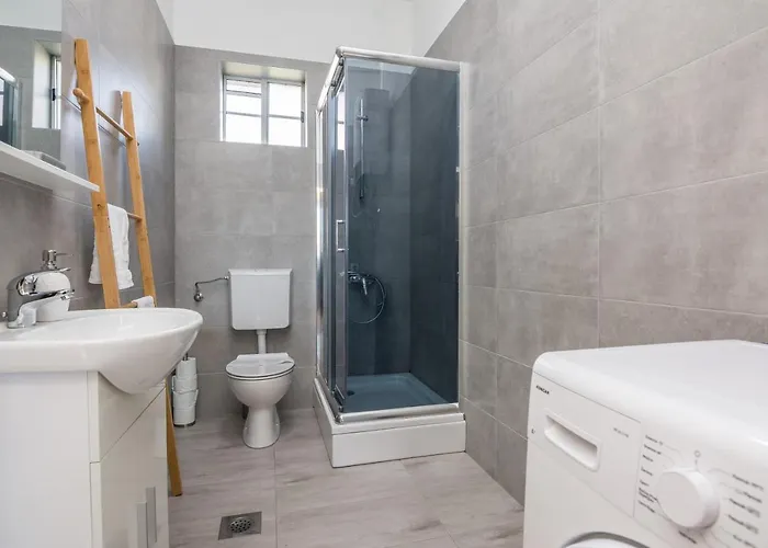 Royal Choice With Pool