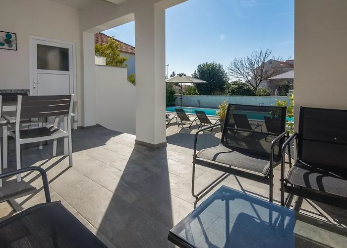 Royal Choice With Pool Ζαντάρ