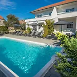Royal Choice With Pool Appartement Zadar