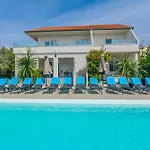 Royal Choice With Pool Appartement