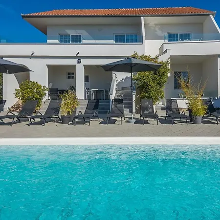 Royal Choice With Pool זאדאר