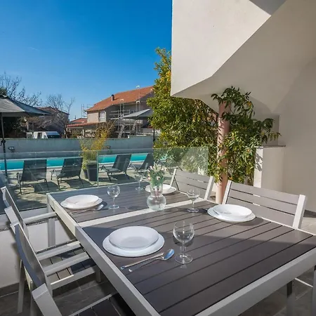 Royal Choice With Pool * זאדאר