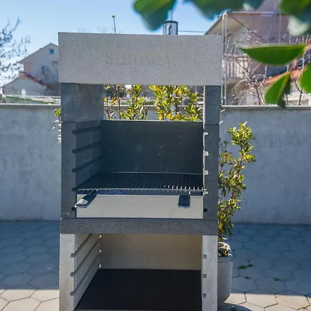 Royal Choice With Pool * זאדאר