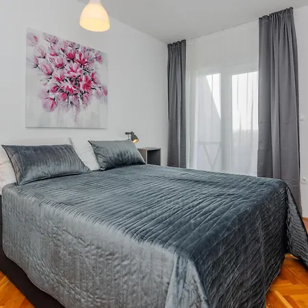 Royal Choice With Pool Apartment Zadar