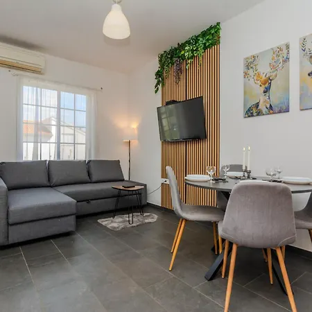 Royal Choice With Pool * זאדאר