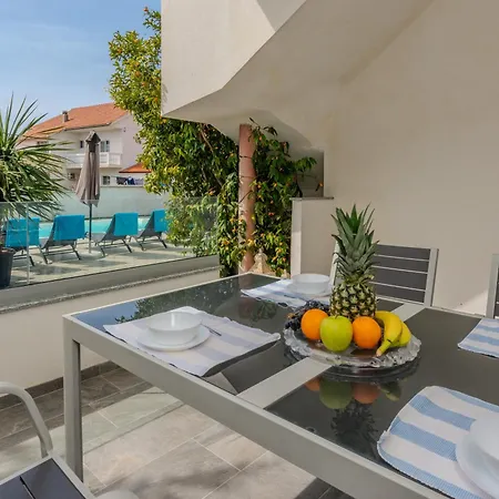 Royal Choice With Pool * זאדאר