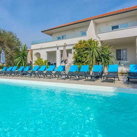 Апартаменти Royal Choice With Pool Задар