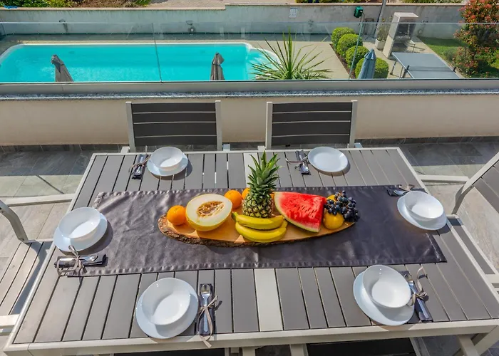 Royal Choice With Pool